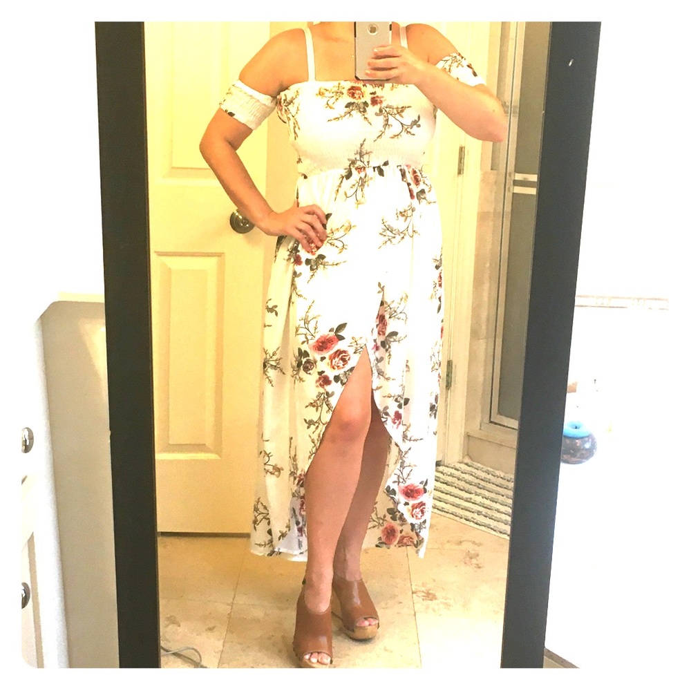 Svaliy Floral off-shoulder Maxi